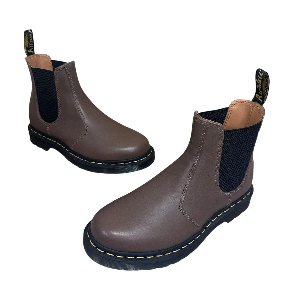 Dr. Martens Chelsea Boot 2976‎ Mens Sz 6 Womens Sz 5 Brown Leather Pull On Lug